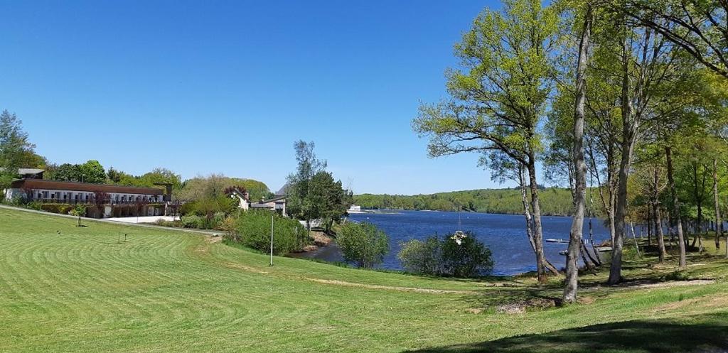 Logis Hotel Du Lac 누빅 외부 사진
